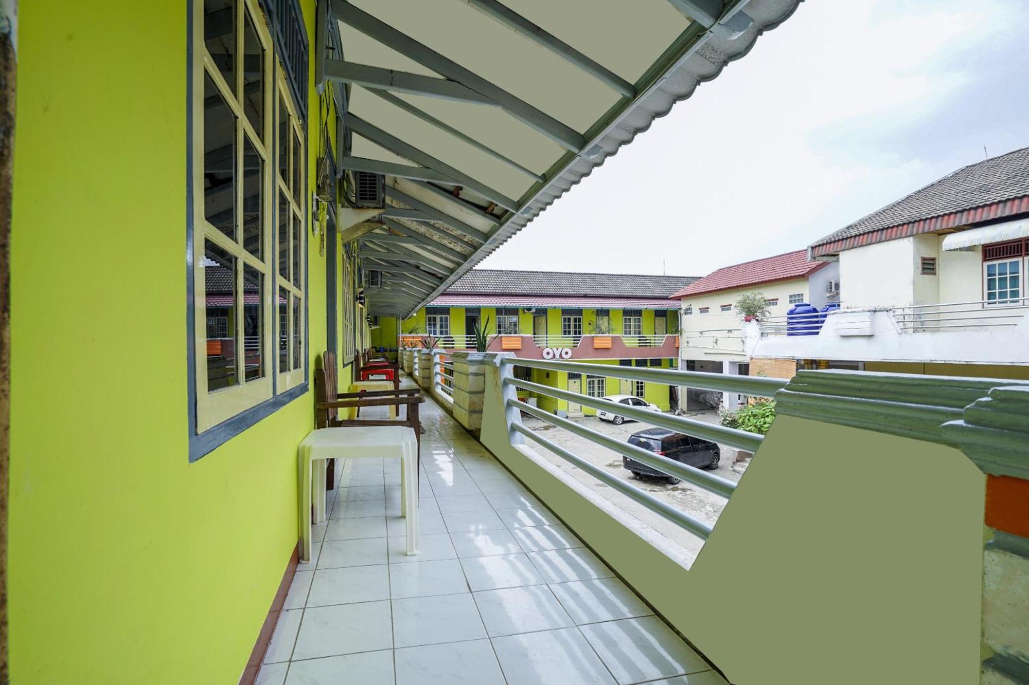 Oyo 2177 Trikora Indah Residence Palembang Exterior photo