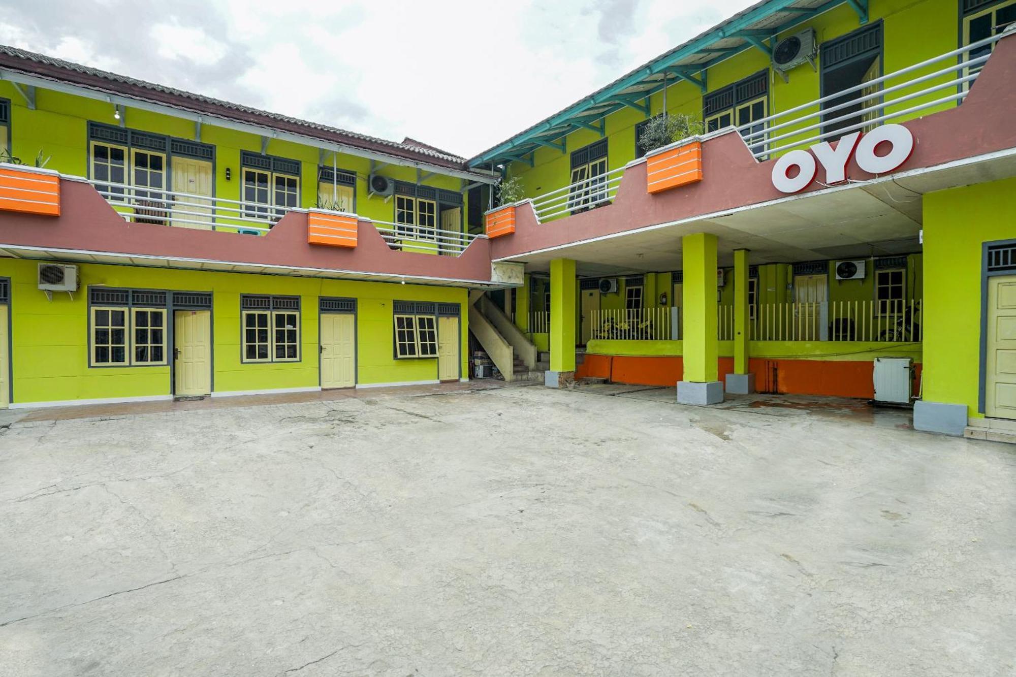 Oyo 2177 Trikora Indah Residence Palembang Exterior photo